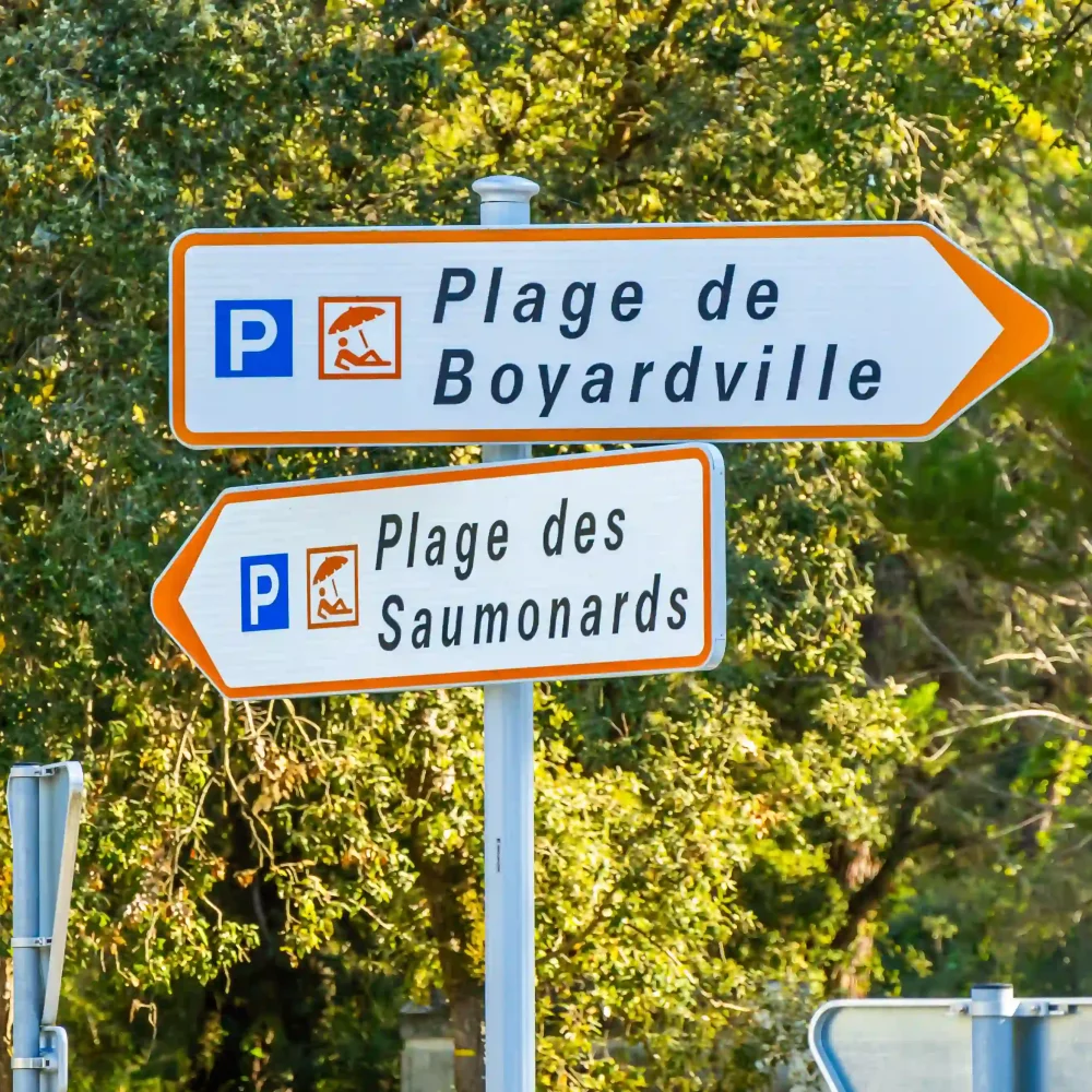 Panneaux vers plages Boyardville et Saumonards