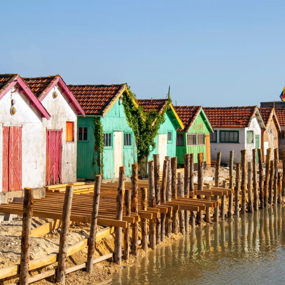 Cabanes colorées du Château d’Oléron.