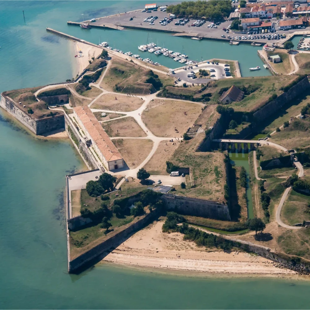 Vue aérienne de la citadelle de Saint-Martin-de-Ré.