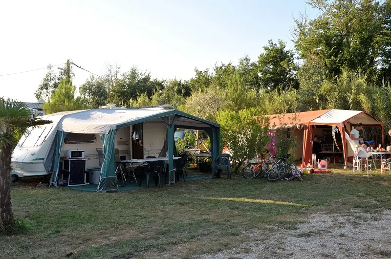 Séjournez sur un emplacement dédié aux caravanes à l'île d'Oléron